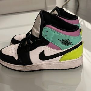 Boys 2021 Air Jordan 1 Mid GS 'Pastel' size 3.5 y